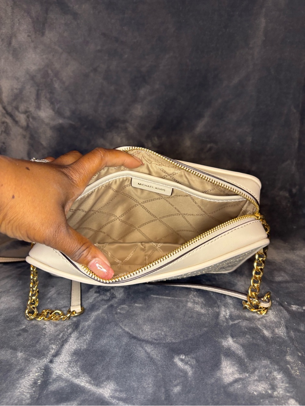 Michael Kors The Jet Set Cream Crossbody - Picture 4 of 10